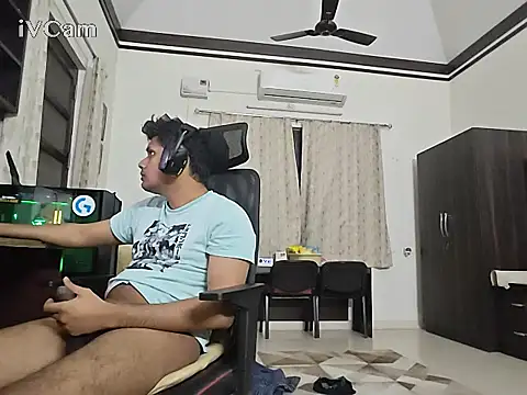 Snapshot of Bakasur_19 chatting on December 14, 2025, 9:52 pm Bakasur 19 online show from December 14, 2025, 9:52 pm