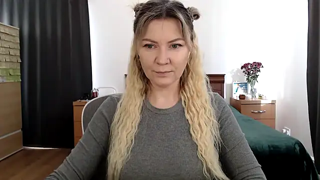 Snapshot of ParadiseAlina chatting on November 21, 2025, 12:15 pm ParadiseAlina online show from November 21, 2025, 12:15 pm