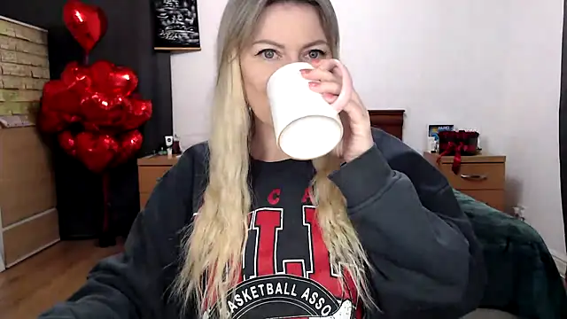 ParadiseAlina online show from February 9, 2026, 7:18 pm