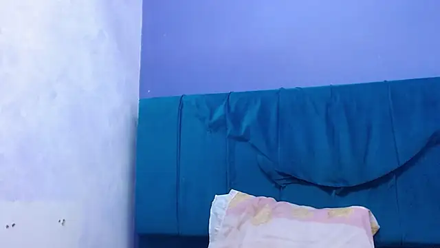 andrealopezcm101 online show from April 2, 2026, 8:39 pm