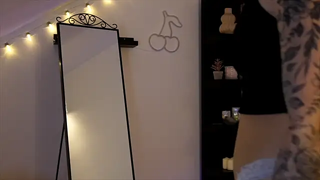 Naomii20   online show from October 31, 2025, 2:18 pm