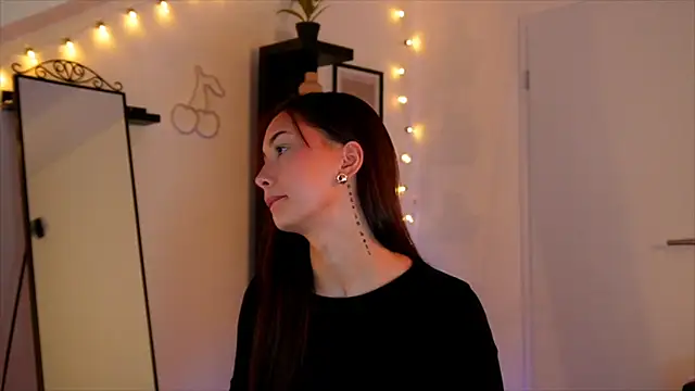 Naomii20   online show from December 3, 2025, 5:55 pm