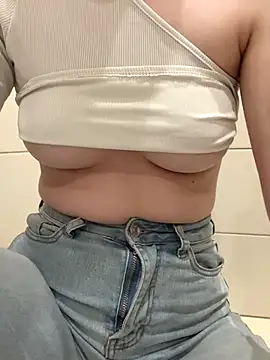 Snapshot of Cumonmme chatting on October 23, 2025, 9:13 pm Cumonmme online show from October 23, 2025, 9:13 pm