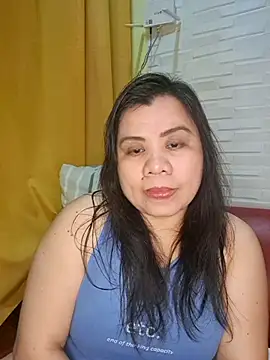 hotlyn45 online show from February 13, 2026, 1:29 pm