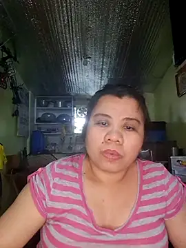 hotlyn45 online show from February 16, 2026, 1:46 am