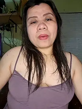 hotlyn45 online show from March 2, 2026, 10:33 am