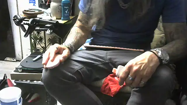 crassanova online show from April 5, 2026, 10:23 am