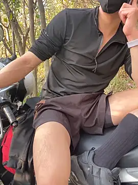 anhkiet huang online show from April 8, 2026, 9:53 am