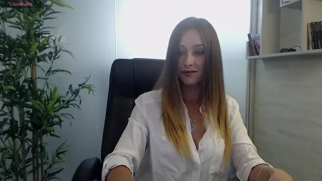 Snapshot of MuseDollX chatting on September 24, 2025, 6:33 pm MuseDollX online show from September 24, 2025, 6:33 pm