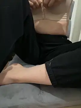 Snapshot of susu_baby chatting on October 31, 2025, 7:42 am susu baby online show from October 31, 2025, 7:42 am