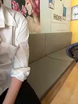 Snapshot of susu_baby chatting on November 14, 2025, 5:17 am susu baby online show from November 14, 2025, 5:17 am