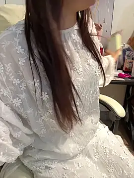 Snapshot of susu_baby chatting on December 15, 2025, 5:23 am susu baby online show from December 15, 2025, 5:23 am