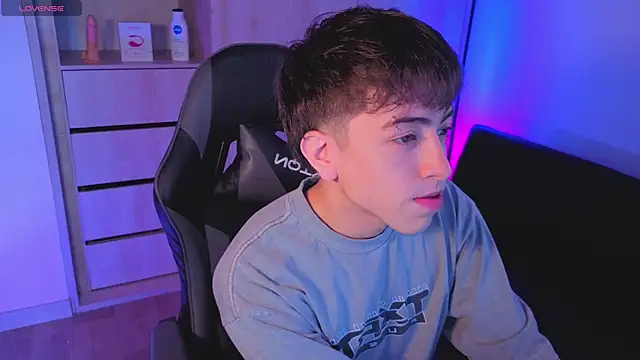 onlinenico online show from October 25, 2025, 8:03 pm