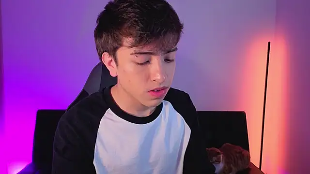 onlinenico online show from November 26, 2025, 8:10 pm