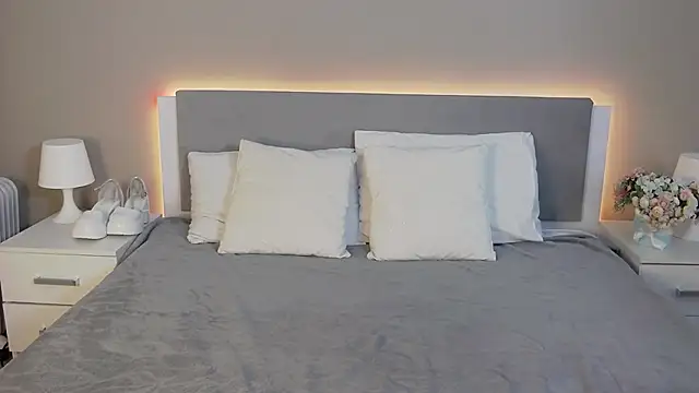 Snapshot of MarianeSun chatting on October 8, 2025, 3:59 am MarianeSun online show from October 8, 2025, 3:59 am