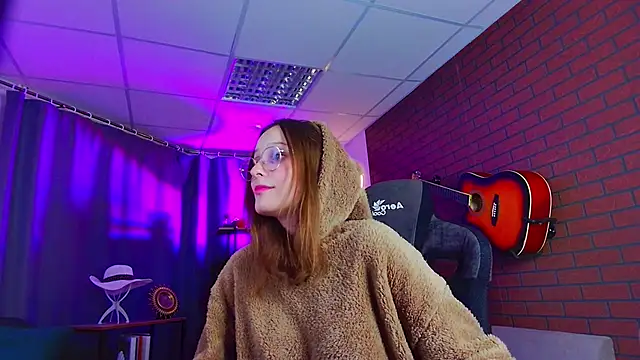 JenniferKiim online show from December 3, 2025, 12:03 pm