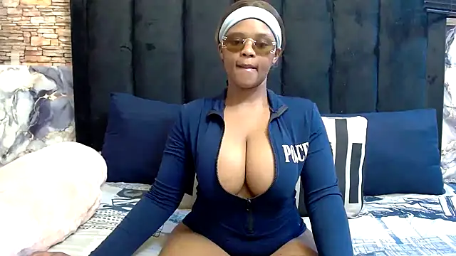Snapshot of SexyBaddieXXX chatting on August 9, 2026, 6:35 pm SexyBaddieXXX online show from August 9, 2026, 6:35 pm