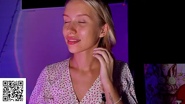 ElysiaXo online show from November 10, 2025, 10:42 pm