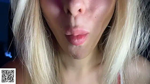 ElysiaXo online show from December 4, 2025, 10:07 pm