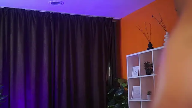 CataleyaSyrene online show from April 21, 2026, 1:42 am