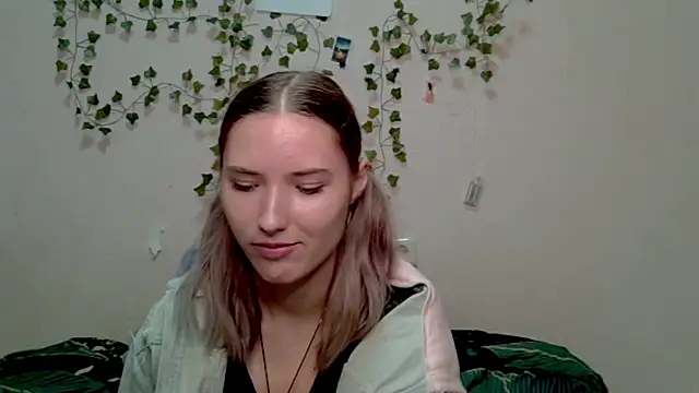 Snapshot of _kikiclark__ chatting on October 25, 2025, 8:47 pm kikiclark online show from October 25, 2025, 8:47 pm