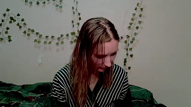 Snapshot of _kikiclark__ chatting on November 5, 2025, 6:19 pm kikiclark online show from November 5, 2025, 6:19 pm