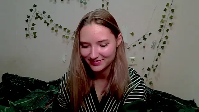 Snapshot of _kikiclark__ chatting on November 7, 2025, 8:53 pm kikiclark online show from November 7, 2025, 8:53 pm