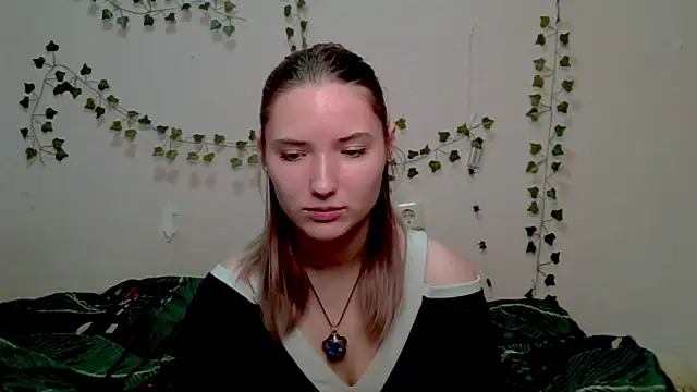 Snapshot of _kikiclark__ chatting on November 8, 2025, 8:18 pm kikiclark online show from November 8, 2025, 8:18 pm
