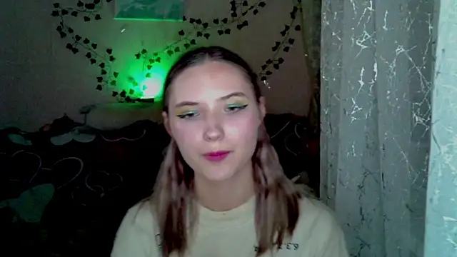 Snapshot of _kikiclark__ chatting on November 14, 2025, 10:29 pm kikiclark online show from November 14, 2025, 10:29 pm