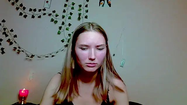 Snapshot of _kikiclark__ chatting on November 16, 2025, 8:14 pm kikiclark online show from November 16, 2025, 8:14 pm