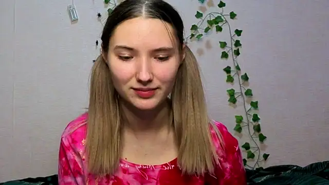 Snapshot of _kikiclark__ chatting on December 14, 2025, 7:18 pm kikiclark online show from December 14, 2025, 7:18 pm