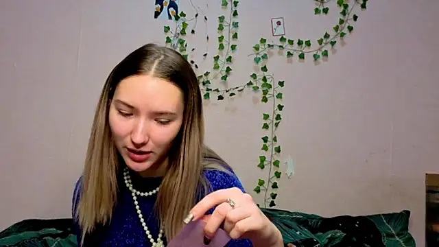 Snapshot of _kikiclark__ chatting on December 15, 2025, 8:24 pm kikiclark online show from December 15, 2025, 8:24 pm