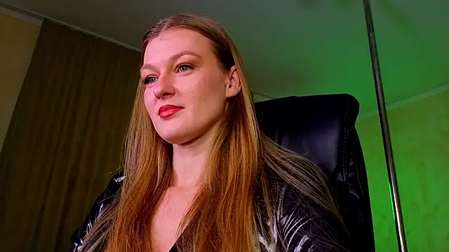 MysticVenus  online show from February 12, 2026, 3:07 pm