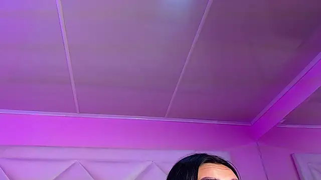 Miaa Smithh   online show from November 20, 2025, 11:54 am