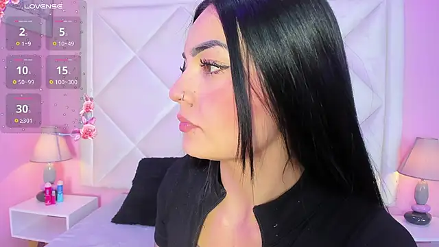 Miaa Smithh   online show from April 7, 2026, 9:04 pm