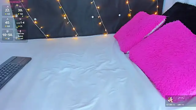 Danaa moore  online show from October 24, 2025, 9:44 pm