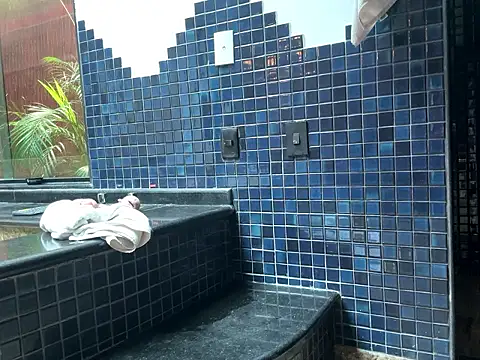 Snapshot of chrisalmeid_ chatting on December 18, 2025, 10:54 am chrisalmeid online show from December 18, 2025, 10:54 am