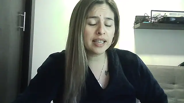 Snapshot of Valery__Rouse_ chatting on May 3, 2026, 8:59 pm Valery Rouse online show from May 3, 2026, 8:59 pm