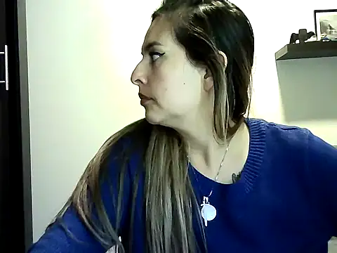 Snapshot of Valery__Rouse_ chatting on May 27, 2026, 12:07 am Valery Rouse online show from May 27, 2026, 12:07 am