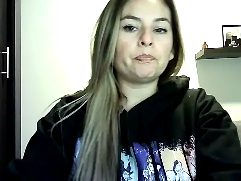 Snapshot of Valery__Rouse_ chatting on June 3, 2026, 1:30 am Valery Rouse online show from June 3, 2026, 1:30 am