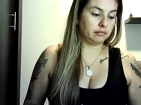 Snapshot of Valery__Rouse_ chatting on June 4, 2026, 9:43 pm Valery Rouse online show from June 4, 2026, 9:43 pm
