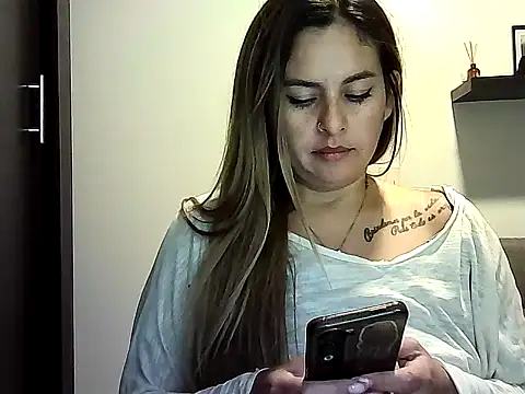 Snapshot of Valery__Rouse_ chatting on June 7, 2026, 1:21 am Valery Rouse online show from June 7, 2026, 1:21 am