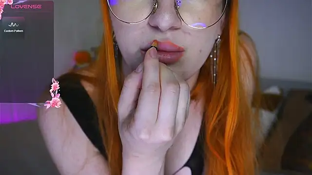 Snapshot of DaddysLittleSlutfox chatting on July 22, 2026, 3:48 pm DaddysLittleSlutfox online show from July 22, 2026, 3:48 pm