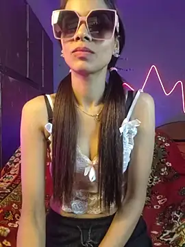 royeoy22 online show from February 25, 2026, 5:28 am