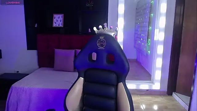 Snapshot of _Charlotte_Collins_ chatting on September 18, 2025, 3:25 pm Charlotte Collins online show from September 18, 2025, 3:25 pm