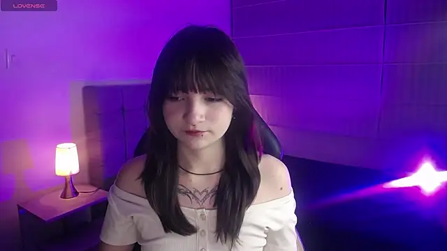 Snapshot of _Charlotte_Collins_ chatting on December 18, 2025, 2:45 pm Charlotte Collins online show from December 18, 2025, 2:45 pm