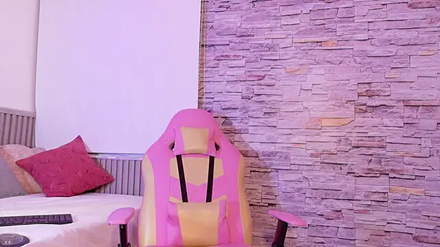 liz monserrat 1 online show from November 10, 2025, 7:35 pm