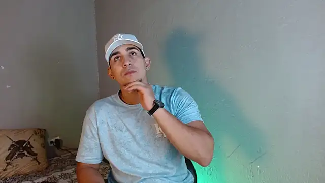 massimo vidal  online show from November 7, 2025, 4:01 am