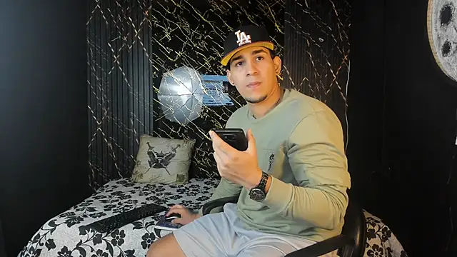 massimo vidal  online show from February 10, 2026, 1:48 pm