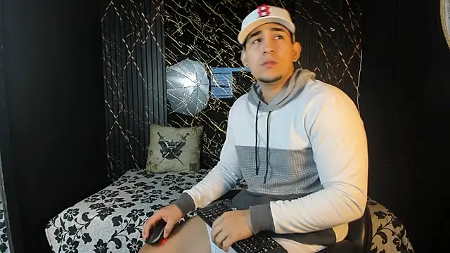 massimo vidal  online show from February 14, 2026, 12:02 pm